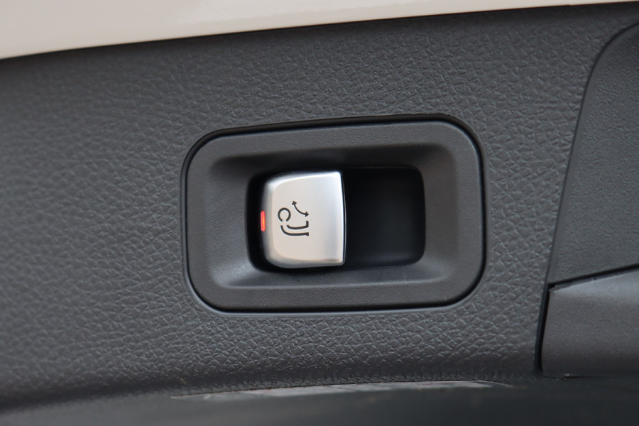 Mercedes-Benz C-Klasse Estate 200 Business Solution AMG | Standkachel | Trekhaak | Camera | Stoelverwarming | Zitcomfortpakket | High Perf. LED | Cruise Control |