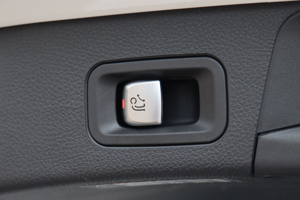 Mercedes-Benz C-Klasse Estate 200 Business Solution AMG | Standkachel | Trekhaak | Camera | Stoelverwarming | Zitcomfortpakket | High Perf. LED | Cruise Control |