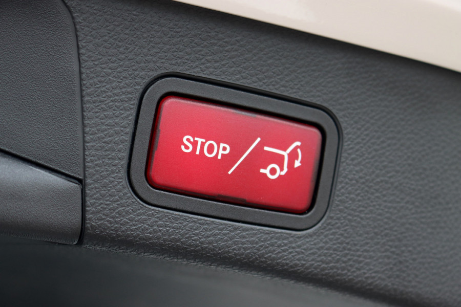 Mercedes-Benz C-Klasse Estate 200 Business Solution AMG | Standkachel | Trekhaak | Camera | Stoelverwarming | Zitcomfortpakket | High Perf. LED | Cruise Control |