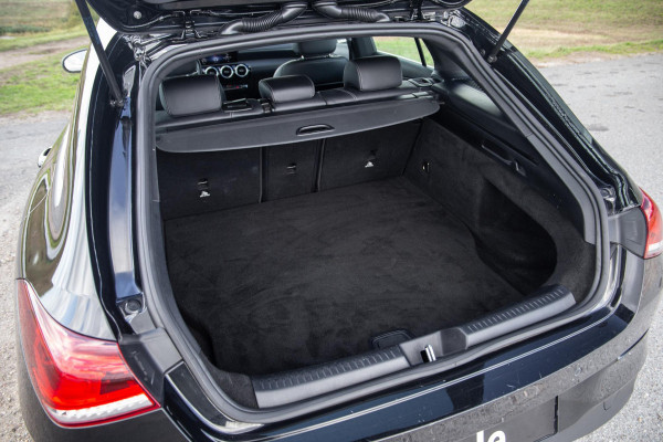 Mercedes-Benz CLA-Klasse Shooting Brake 250e Business Line (PHEV) CARPLAY / STOELVERWARMING / AMBIENT LIGHTING / CAMERA