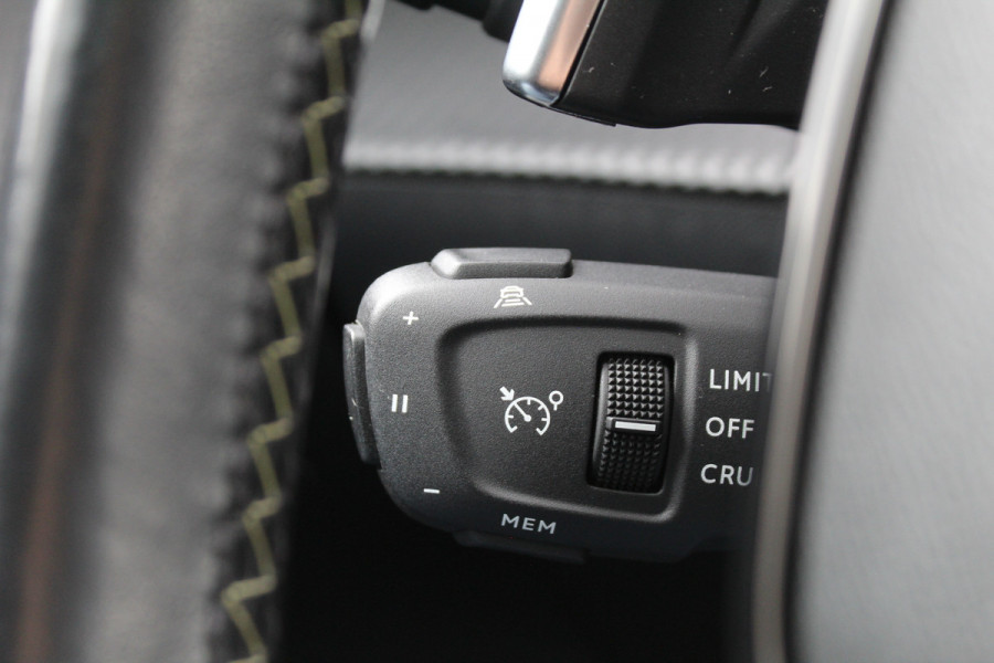 Peugeot 208 1.2 PureTech 131PK GT-Line | Panoramadak | 3D Cockpit | BLIS | Navigatie