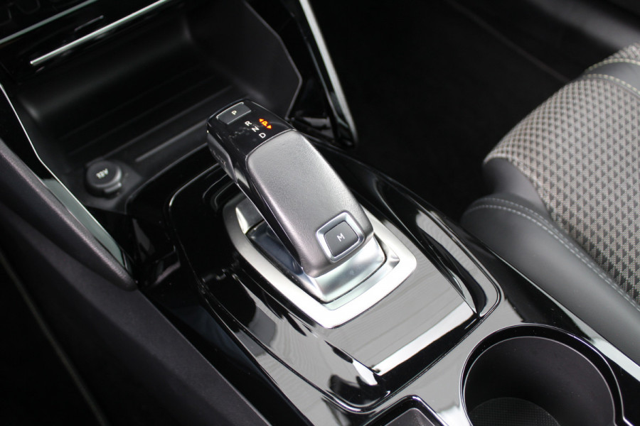 Peugeot 208 1.2 PureTech 131PK GT-Line | Panoramadak | 3D Cockpit | BLIS | Navigatie