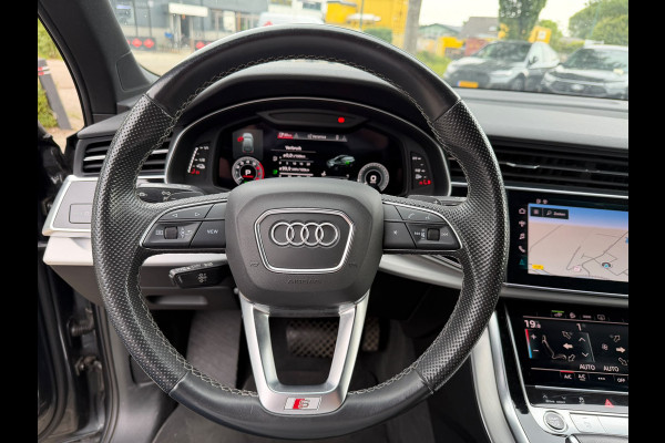Audi Q7 55 TFSI e quattro Pro Line S Panoramadak Luchtvering 21 inch velgen Bang en Olufsen 3D Zwarte hemel Trekhaak Camera Sportstoelen Deels leder