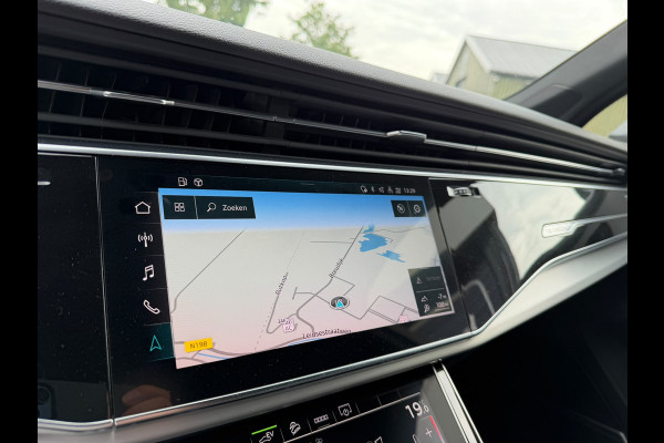 Audi Q7 55 TFSI e quattro Pro Line S Panoramadak Luchtvering 21 inch velgen Bang en Olufsen 3D Zwarte hemel Trekhaak Camera Sportstoelen Deels leder