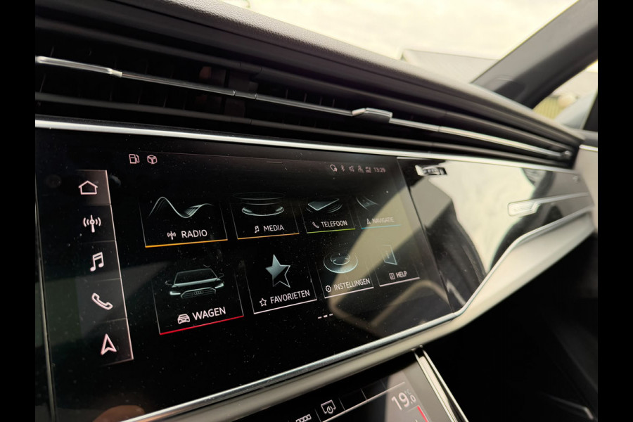 Audi Q7 55 TFSI e quattro Pro Line S Panoramadak Luchtvering 21 inch velgen Bang en Olufsen 3D Zwarte hemel Trekhaak Camera Sportstoelen Deels leder
