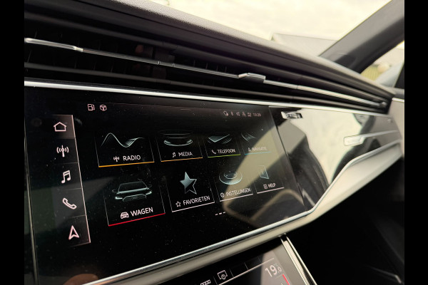Audi Q7 55 TFSI e quattro Pro Line S Panoramadak Luchtvering 21 inch velgen Bang en Olufsen 3D Zwarte hemel Trekhaak Camera Sportstoelen Deels leder