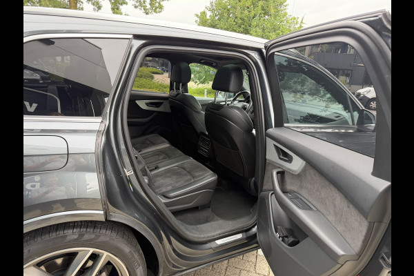 Audi Q7 55 TFSI e quattro Pro Line S Panoramadak Luchtvering 21 inch velgen Bang en Olufsen 3D Zwarte hemel Trekhaak Camera Sportstoelen Deels leder