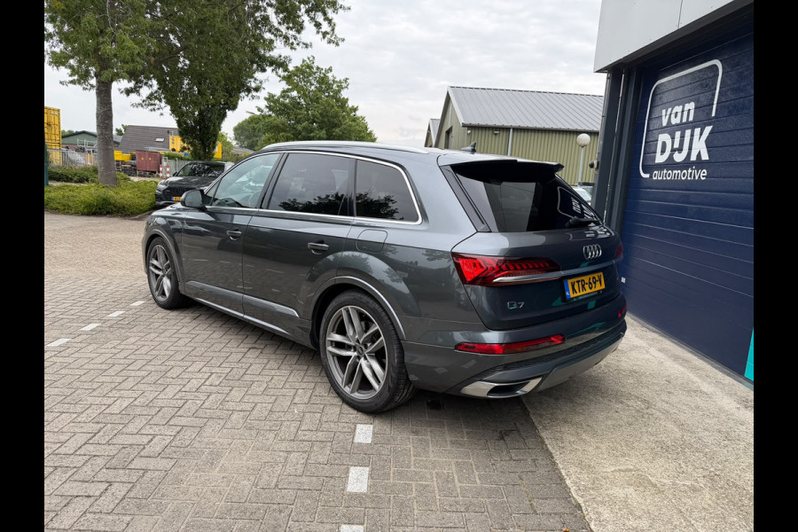 Audi Q7 55 TFSI e quattro Pro Line S Panoramadak Luchtvering 21 inch velgen Bang en Olufsen 3D Zwarte hemel Trekhaak Camera Sportstoelen Deels leder