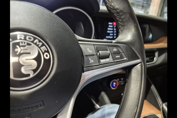 Alfa Romeo Stelvio 2.0 T AWD Veloce Pano | Harman-Kardon | Camera | Leder | Verw. stoelen-stuur | Trekhaak
