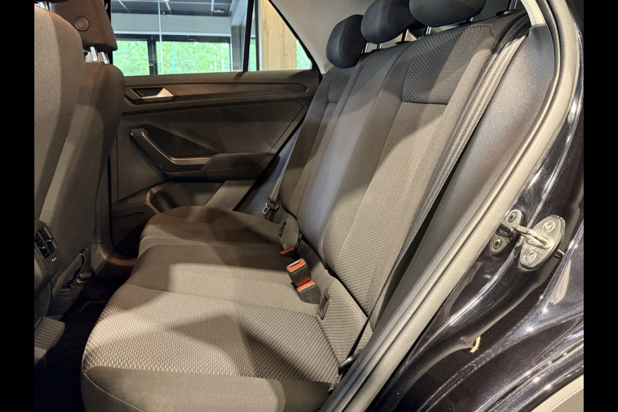 Volkswagen T-Roc 1.5 TSI Sport Stoelverwarming | Lane assist | Trekhaak | Navigatie