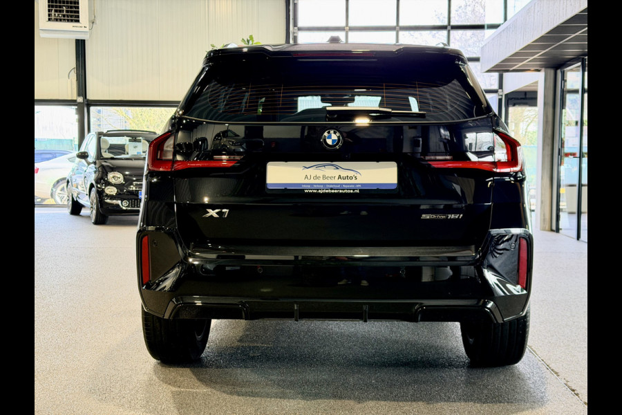 BMW X1 sDrive18i M-Sport Shadow Line Camera | Stoelverwarming | Carplay/Android