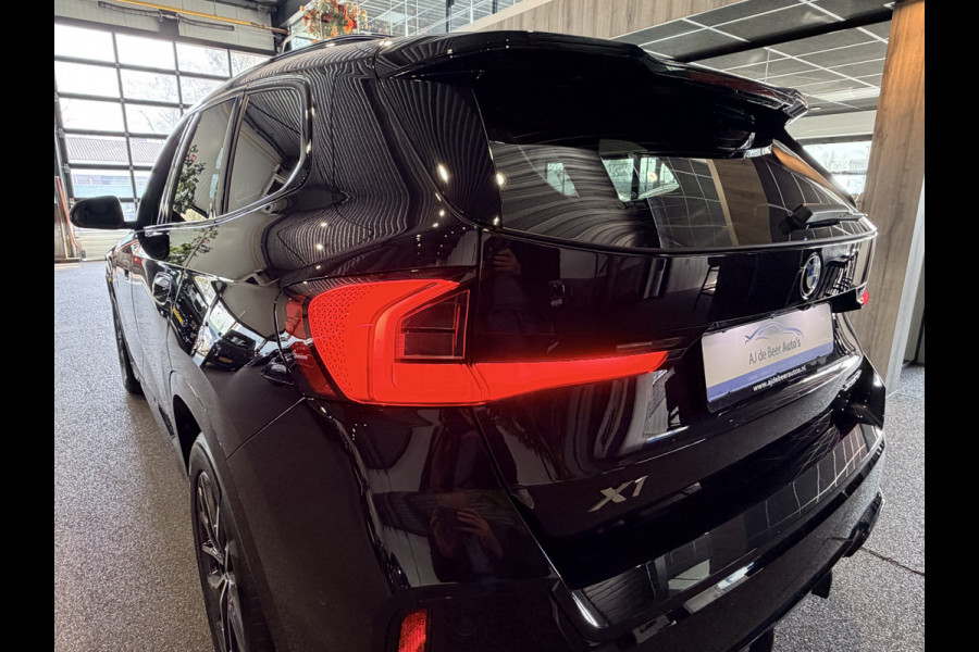 BMW X1 sDrive18i M-Sport Shadow Line Camera | Stoelverwarming | Carplay/Android