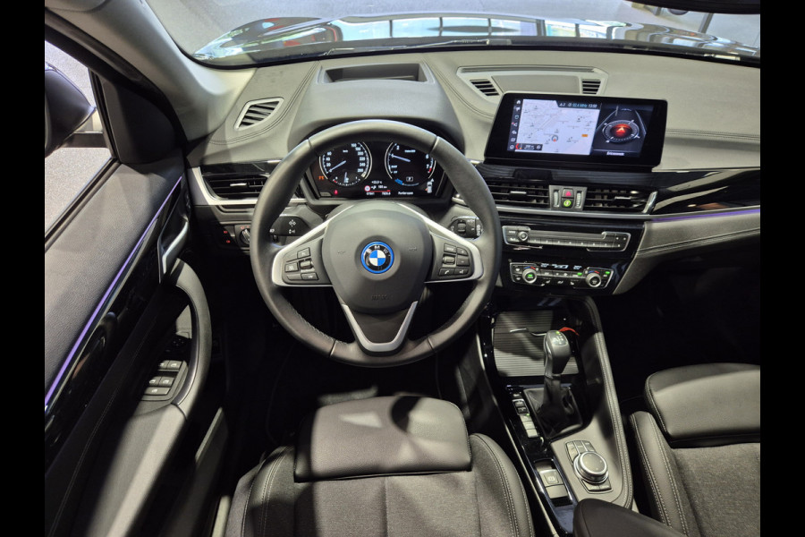 BMW X1 xDrive25e Executive Sportline | Sparkling Brown | Camera | HUD | Stoelverwarming
