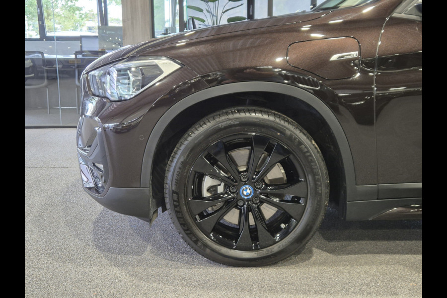 BMW X1 xDrive25e Executive Sportline | Sparkling Brown | Camera | HUD | Stoelverwarming