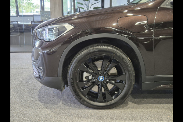 BMW X1 xDrive25e Executive Sportline | Sparkling Brown | Camera | HUD | Stoelverwarming