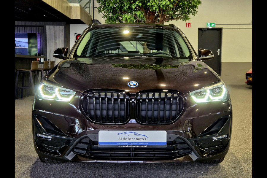 BMW X1 xDrive25e Executive Sportline | Sparkling Brown | Camera | HUD | Stoelverwarming