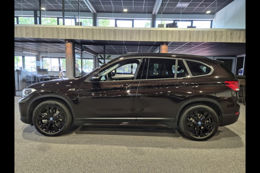 BMW X1 xDrive25e Executive Sportline | Sparkling Brown | Camera | HUD | Stoelverwarming