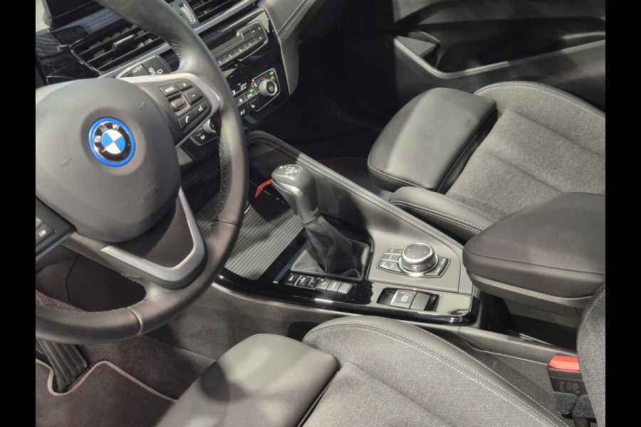 BMW X1 xDrive25e Executive Sportline | Sparkling Brown | Camera | HUD | Stoelverwarming