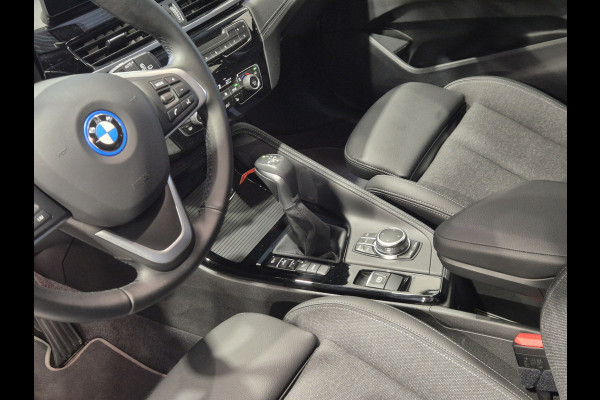 BMW X1 xDrive25e Executive Sportline | Sparkling Brown | Camera | HUD | Stoelverwarming