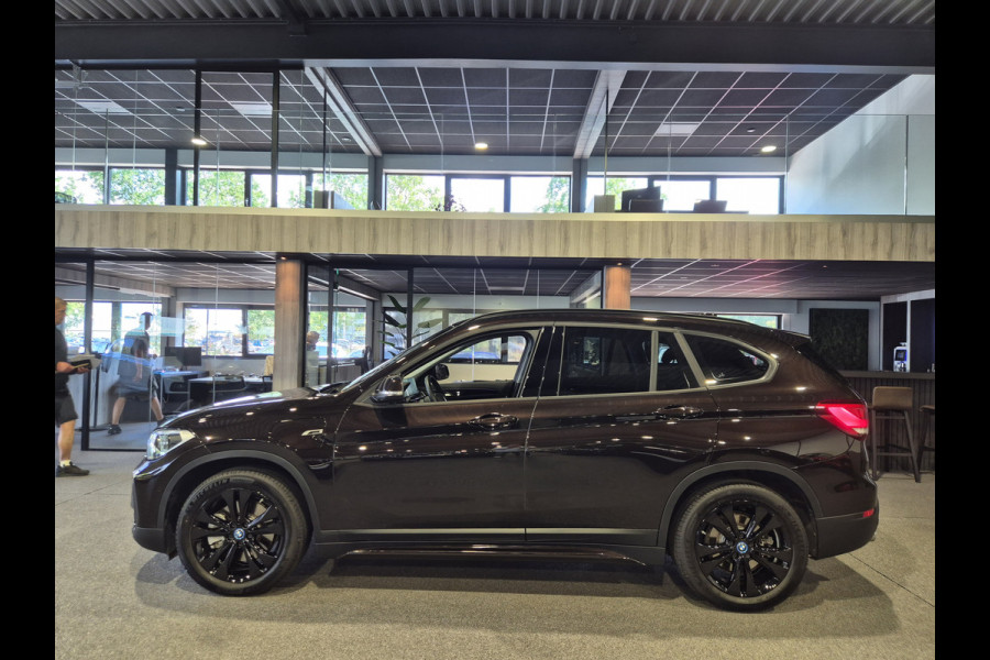 BMW X1 xDrive25e Executive Sportline | Sparkling Brown | Camera | HUD | Stoelverwarming