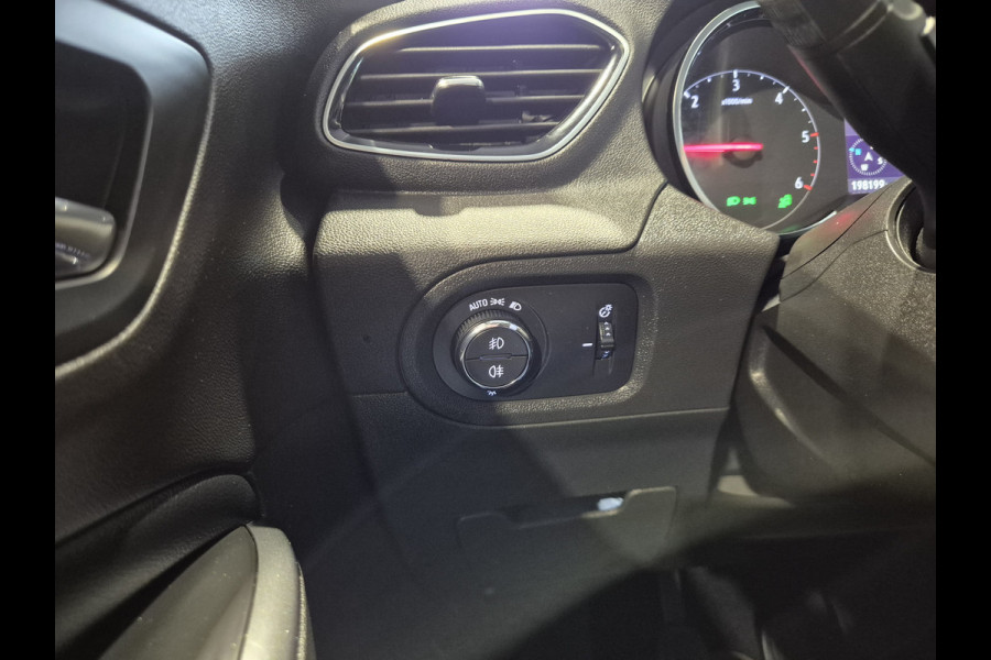Opel Grandland X 1.6 CDTi Business Executive Navigatie |Trekhaak | Sensoren | Carplay-Android