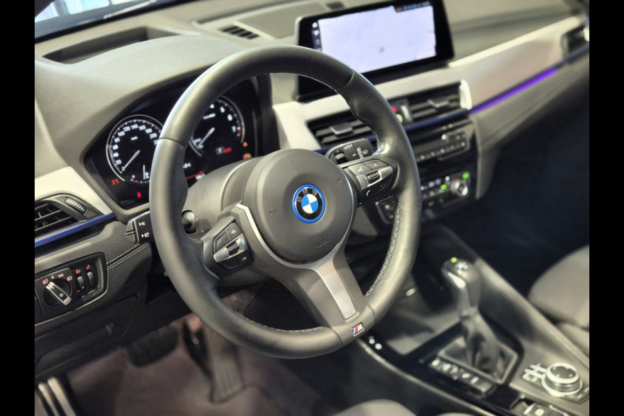 BMW X1 xDrive25e High Executive M-Sport | Panorama | HUD | Navigatie | Stoelverwarming