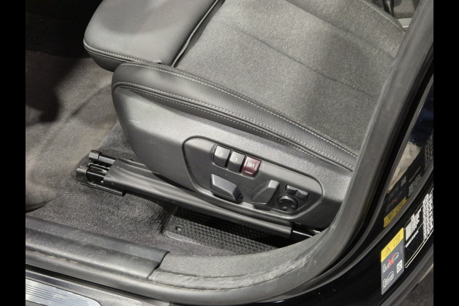 BMW X1 xDrive25e High Executive M-Sport | Panorama | HUD | Navigatie | Stoelverwarming