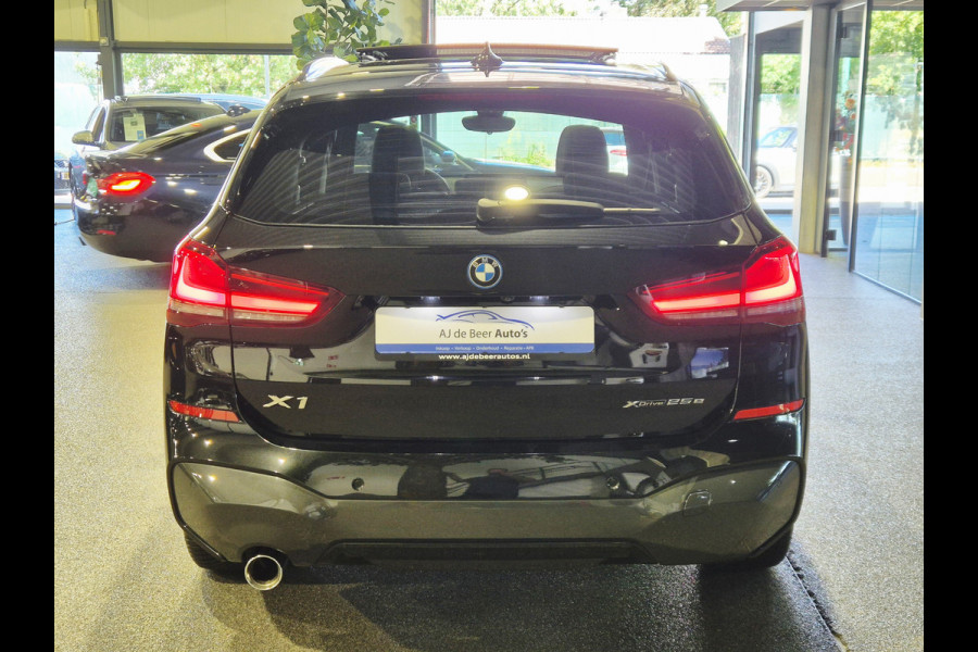 BMW X1 xDrive25e High Executive M-Sport | Panorama | HUD | Navigatie | Stoelverwarming