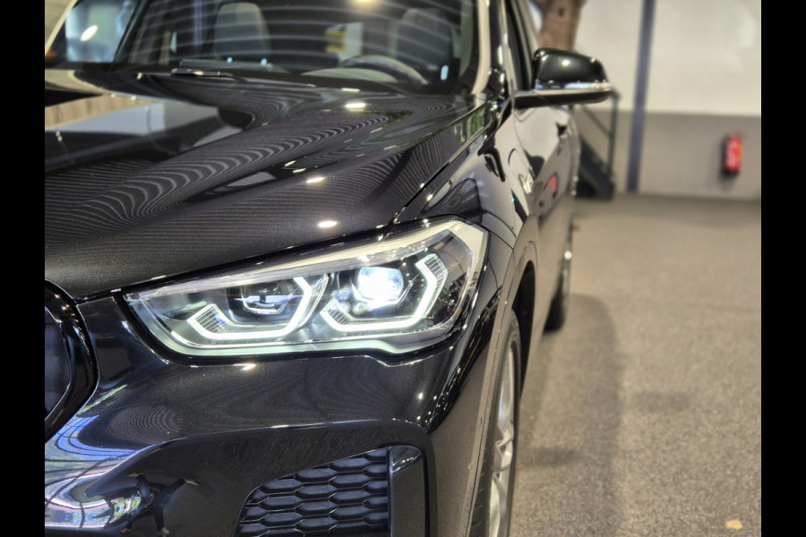 BMW X1 xDrive25e High Executive M-Sport | Panorama | HUD | Navigatie | Stoelverwarming