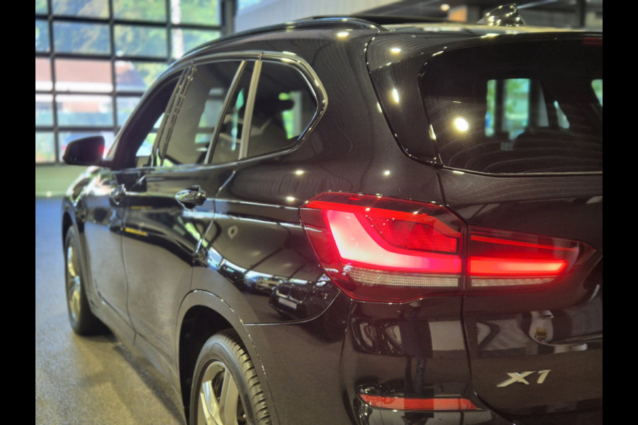 BMW X1 xDrive25e High Executive M-Sport | Panorama | HUD | Navigatie | Stoelverwarming