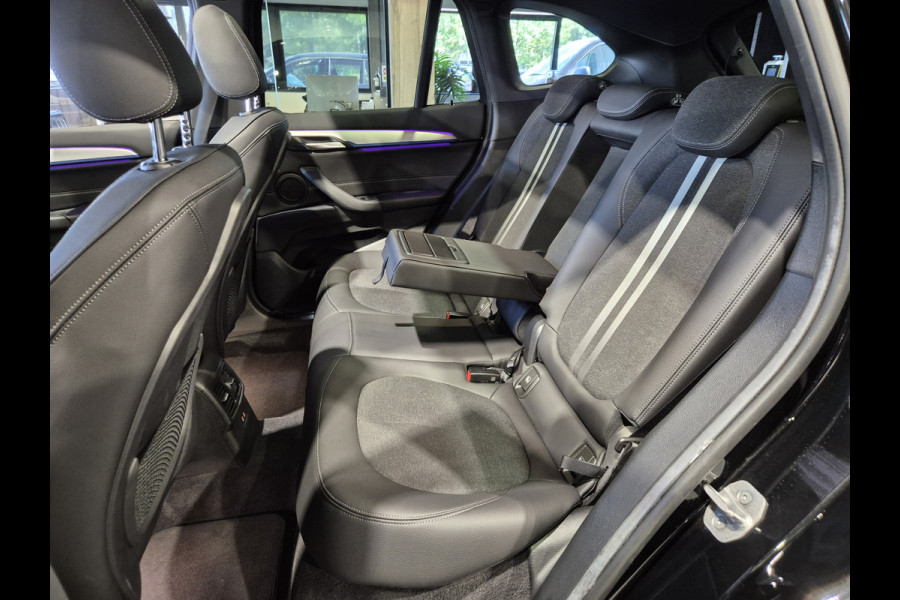 BMW X1 xDrive25e High Executive M-Sport | Panorama | HUD | Navigatie | Stoelverwarming