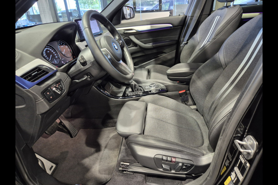 BMW X1 xDrive25e High Executive M-Sport | Panorama | HUD | Navigatie | Stoelverwarming