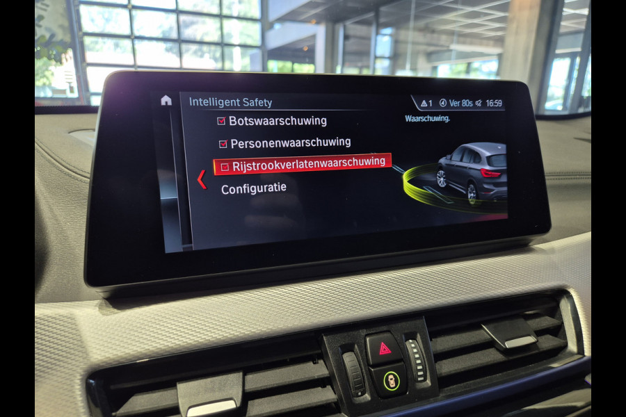 BMW X1 xDrive25e High Executive M-Sport | Panorama | HUD | Navigatie | Stoelverwarming