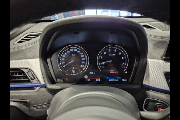 BMW X1 xDrive25e High Executive M-Sport | Panorama | HUD | Navigatie | Stoelverwarming