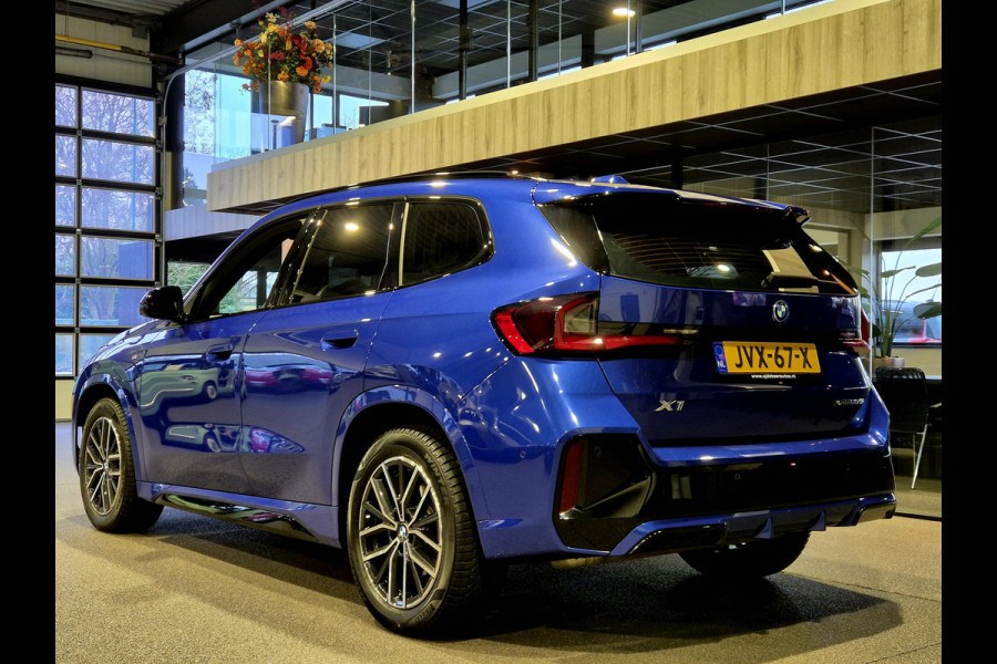 BMW X1 xDrive25e High Executive M-Sport | Panorama | HUD | 360 Camera | Stoelverwarming | Carplay/Android
