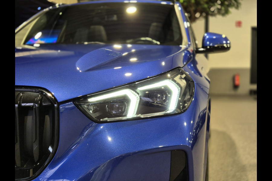 BMW X1 xDrive25e High Executive M-Sport | Panorama | HUD | 360 Camera | Stoelverwarming | Carplay/Android