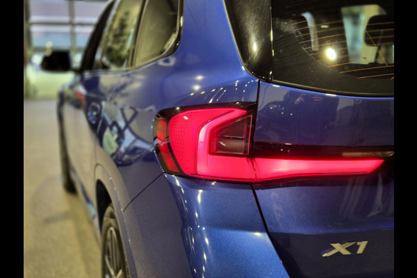 BMW X1 xDrive25e High Executive M-Sport | Panorama | HUD | 360 Camera | Stoelverwarming | Carplay/Android