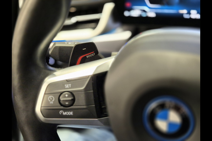 BMW X1 xDrive25e High Executive M-Sport | Panorama | HUD | 360 Camera | Stoelverwarming | Carplay/Android
