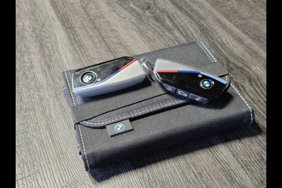 BMW X1 xDrive25e High Executive M-Sport | Panorama | HUD | 360 Camera | Stoelverwarming | Carplay/Android