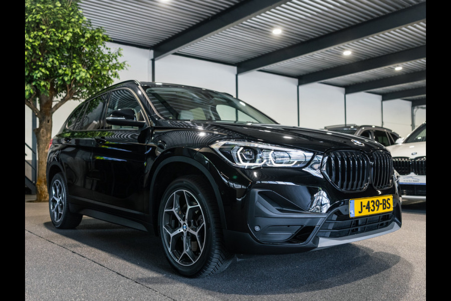 BMW X1 sDrive20i 190pk Executive X-Line | Facelift | Panorama | Camera | HUD | Leder beige | Camera | NAP