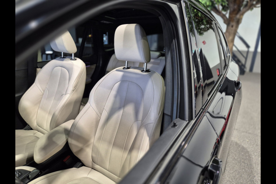 BMW X1 xDrive25e High Executive X-Line | Panorama | Beige leder | Camera | Stoelverw. | Carplay