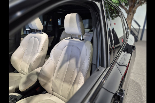 BMW X1 xDrive25e High Executive X-Line | Panorama | Beige leder | Camera | Stoelverw. | Carplay
