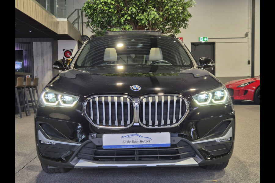 BMW X1 xDrive25e High Executive X-Line | Panorama | Beige leder | Camera | Stoelverw. | Carplay