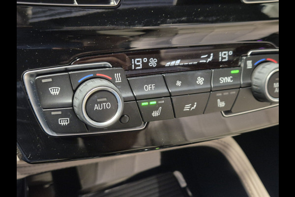 BMW X1 xDrive25e High Executive X-Line | Panorama | Beige leder | Camera | Stoelverw. | Carplay