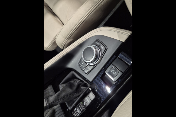 BMW X1 xDrive25e High Executive X-Line | Panorama | Beige leder | Camera | Stoelverw. | Carplay
