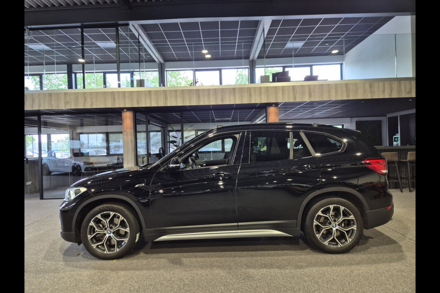 BMW X1 xDrive25e High Executive X-Line | Panorama | Beige leder | Camera | Stoelverw. | Carplay