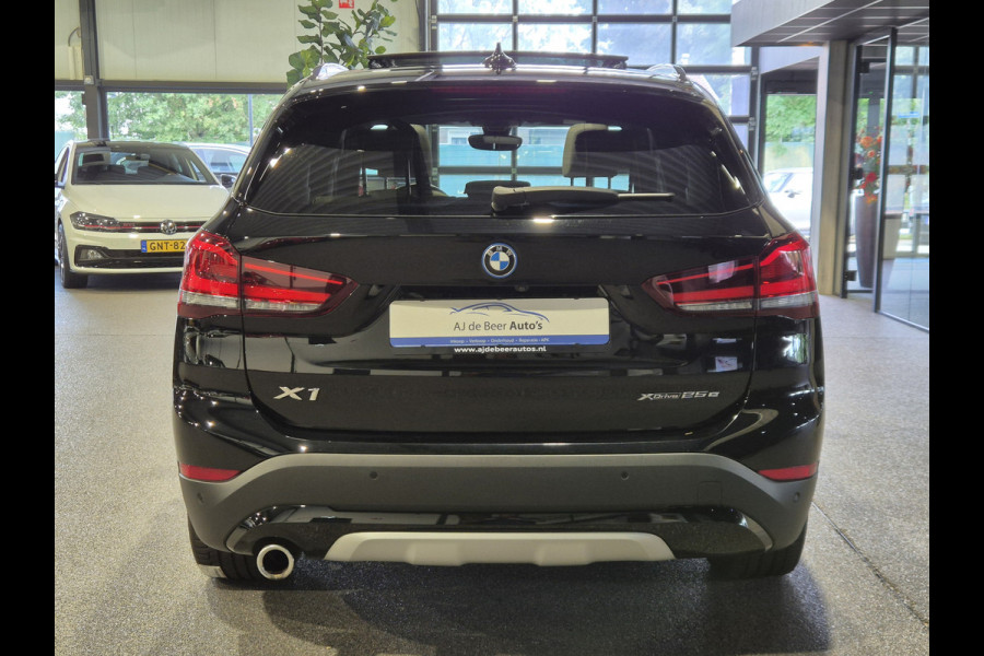 BMW X1 xDrive25e High Executive X-Line | Panorama | Beige leder | Camera | Stoelverw. | Carplay