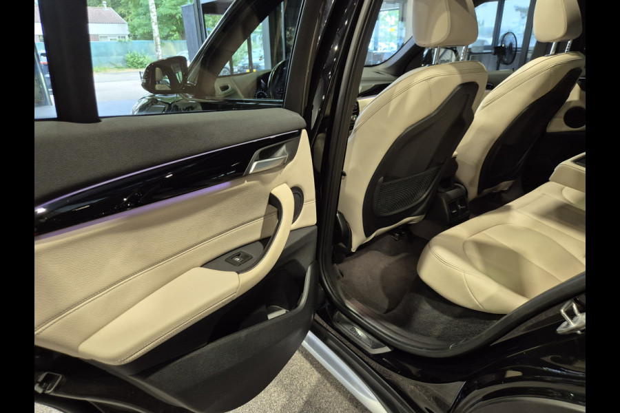 BMW X1 xDrive25e High Executive X-Line | Panorama | Beige leder | Camera | Stoelverw. | Carplay