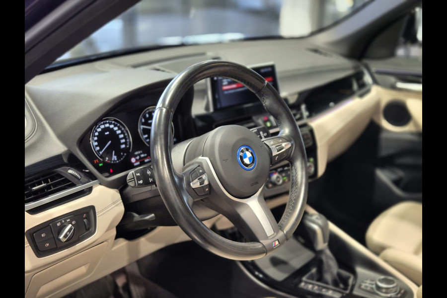 BMW X1 xDrive25e High Executive X-Line | Panorama | Beige leder | Camera | Stoelverw. | Carplay