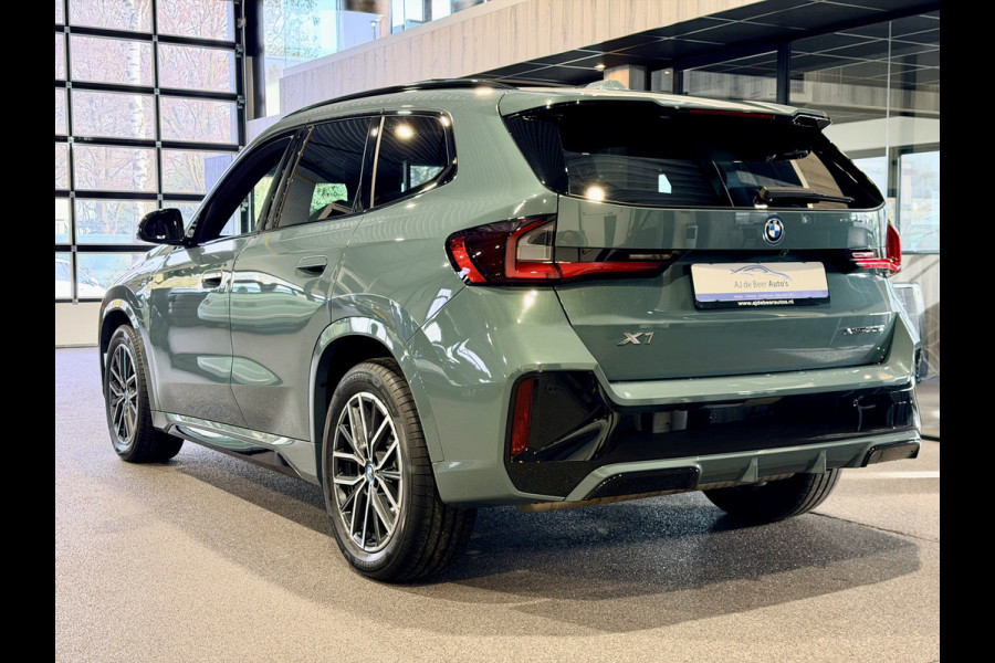BMW X1 xDrive30e High Executive 326 pk M-Sport | Panorama | HUD | 360 Camera | Carplay/Android